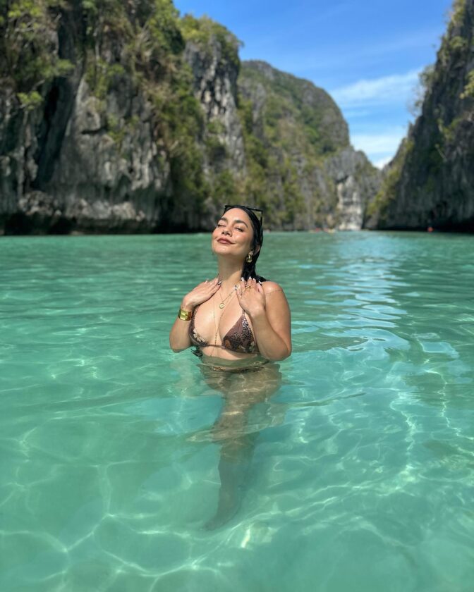 Vanessa Hudgens Hot Sexy Gorgeous swimming