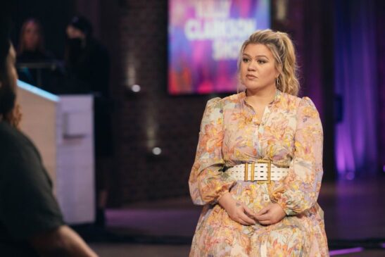 Read more about the article Kelly Clarkson Reveals Reasons Behind Relocating Her Talk Show to New York City