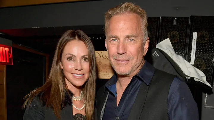  Kevin Costner's Wife of 18 Years Files for Divorce