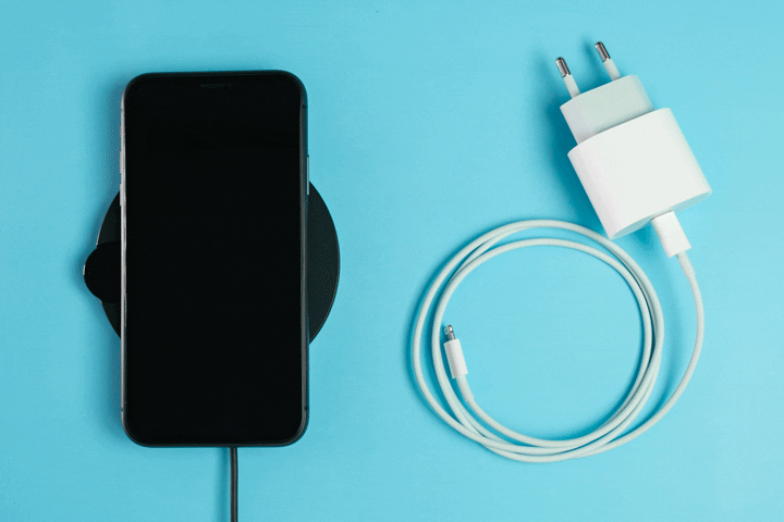 Wired vs Wireless Chargers 