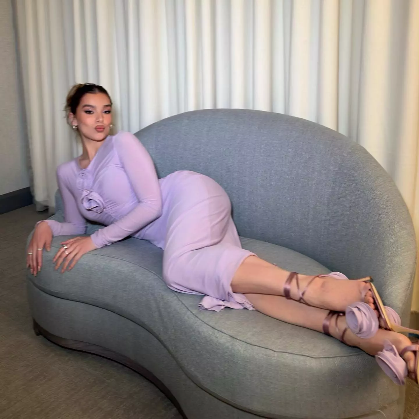 Hailee Steinfeld Showing Her Curves