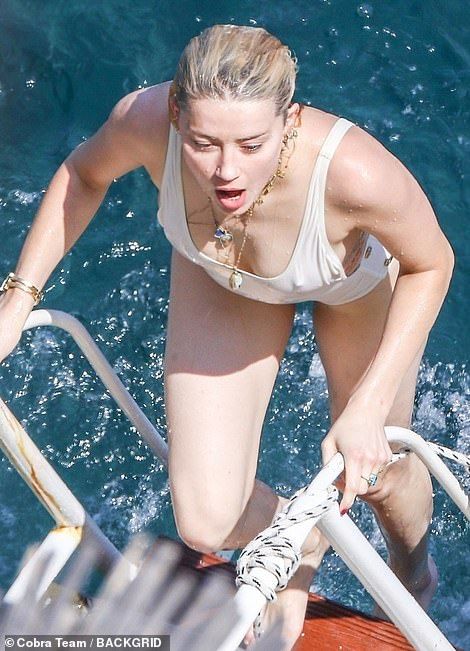 Amber Heard Hot Gorgeous