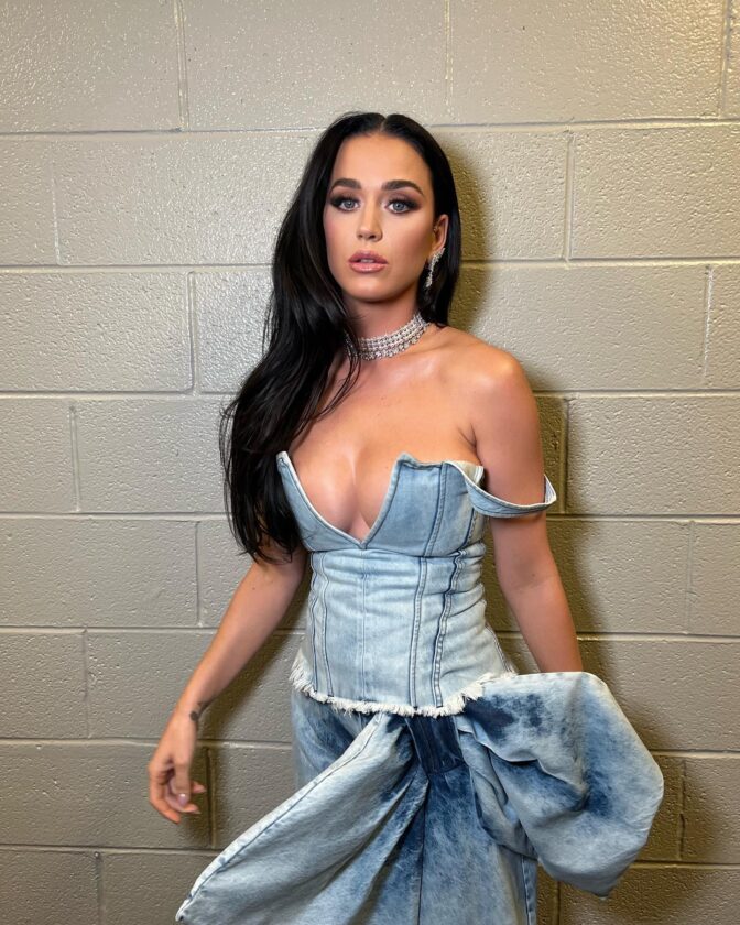 Katy Perry Hot Sizzling