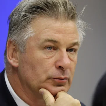 Read more about the article Alec Baldwin’s Legal Team Seeks Dismissal of Manslaughter Charge Citing FBI Gun Testing Damage
