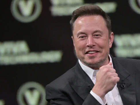 Read more about the article Elon Musk Considers Charging New Twitter/X Users to Combat Bots