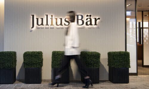 Analyst Estimates Potential Losses of $460 Million for Julius Baer Due to Signa