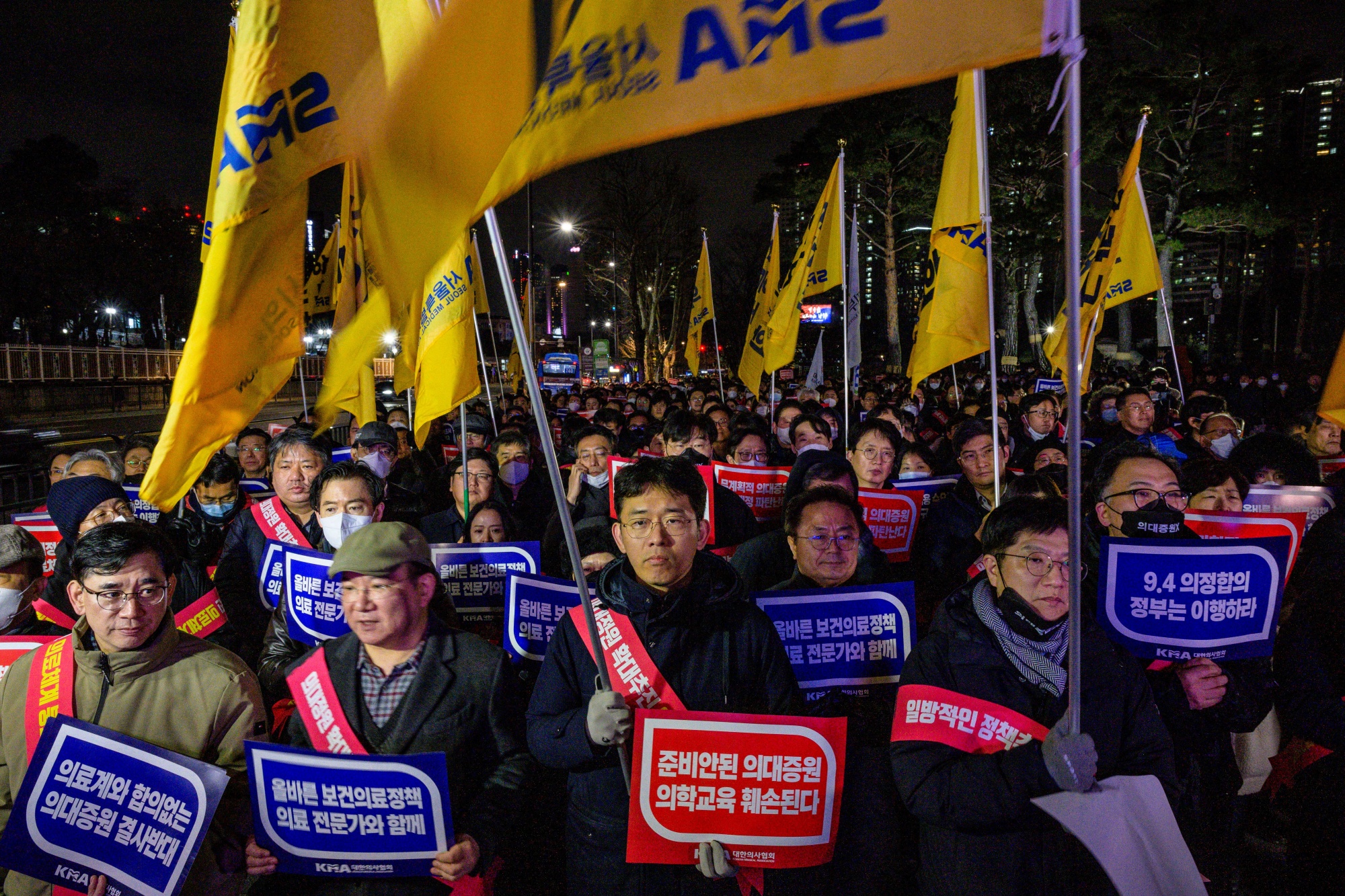 South Korean Doctors Stage Strike Against Government Proposal to Expand Physician Training