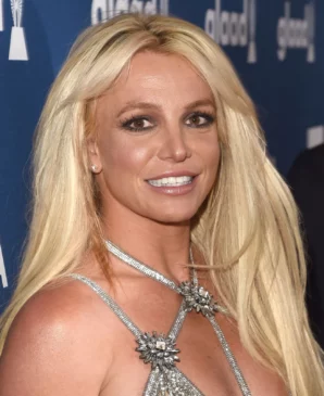 Read more about the article Britney Spears having some sexy fun on Instagram
