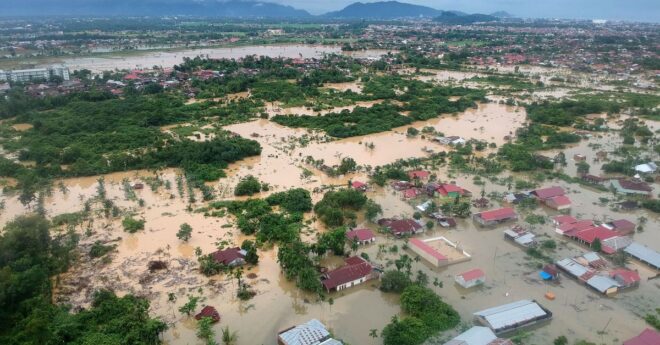 Read more about the article Floods and Landslides Claim 26 Lives in Indonesia, Six More Reported Missing