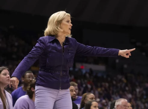 Read more about the article LSU’s Kim Mulkey Faces Criticism After Controversial Comments Post-SEC Championship Brawl