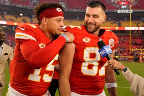 Read more about the article Patrick Mahomes Playfully Teases Travis Kelce About Being Among the Chiefs’ Oldest Players