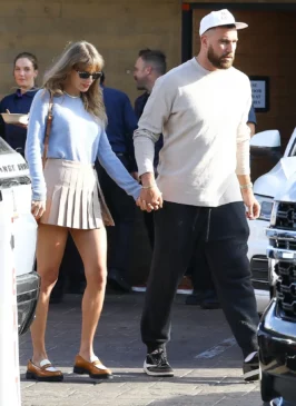 Read more about the article Taylor Swift and Travis Kelce Spotted Together in Malibu Amid Low-Key Romance