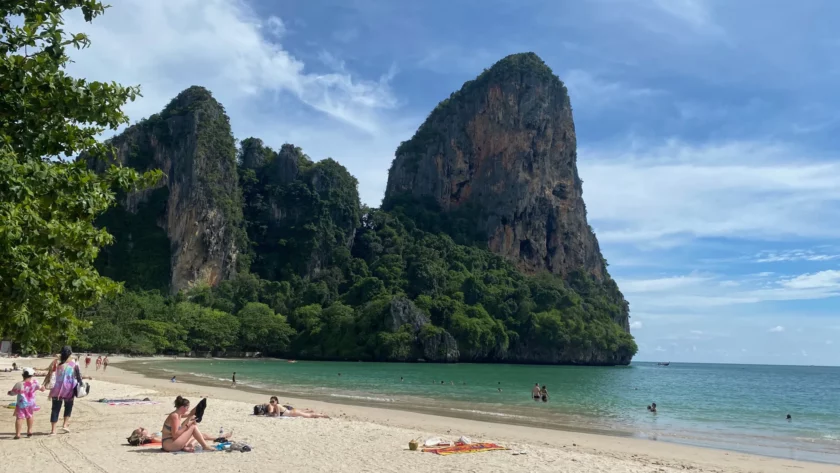 Thailand's Q4 Employment Boost: Tourism Surge Spurs Job Growth
