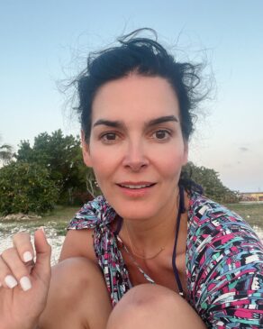 Read more about the article Angie Harmon’s Devastation: Beloved Dog Fatally Shot by Delivery Worker Over Easter Weekend
