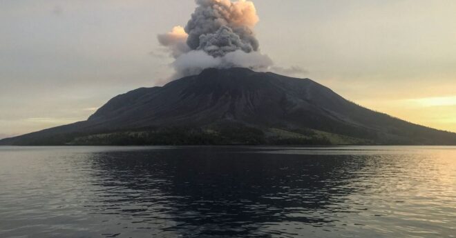 Read more about the article Indonesia’s Ruang Volcano Erupts Again, Prompts Evacuations and Airport Closure