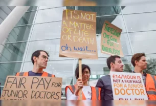 Senior Doctors in England Accept Government Offer, Easing NHS Strike Pressure