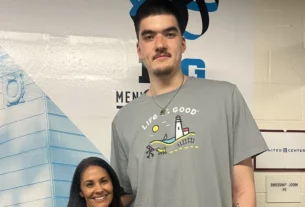 Tracy Wolfson Uses Ladder for Interviews with 7-Foot-4 Zach Edey
