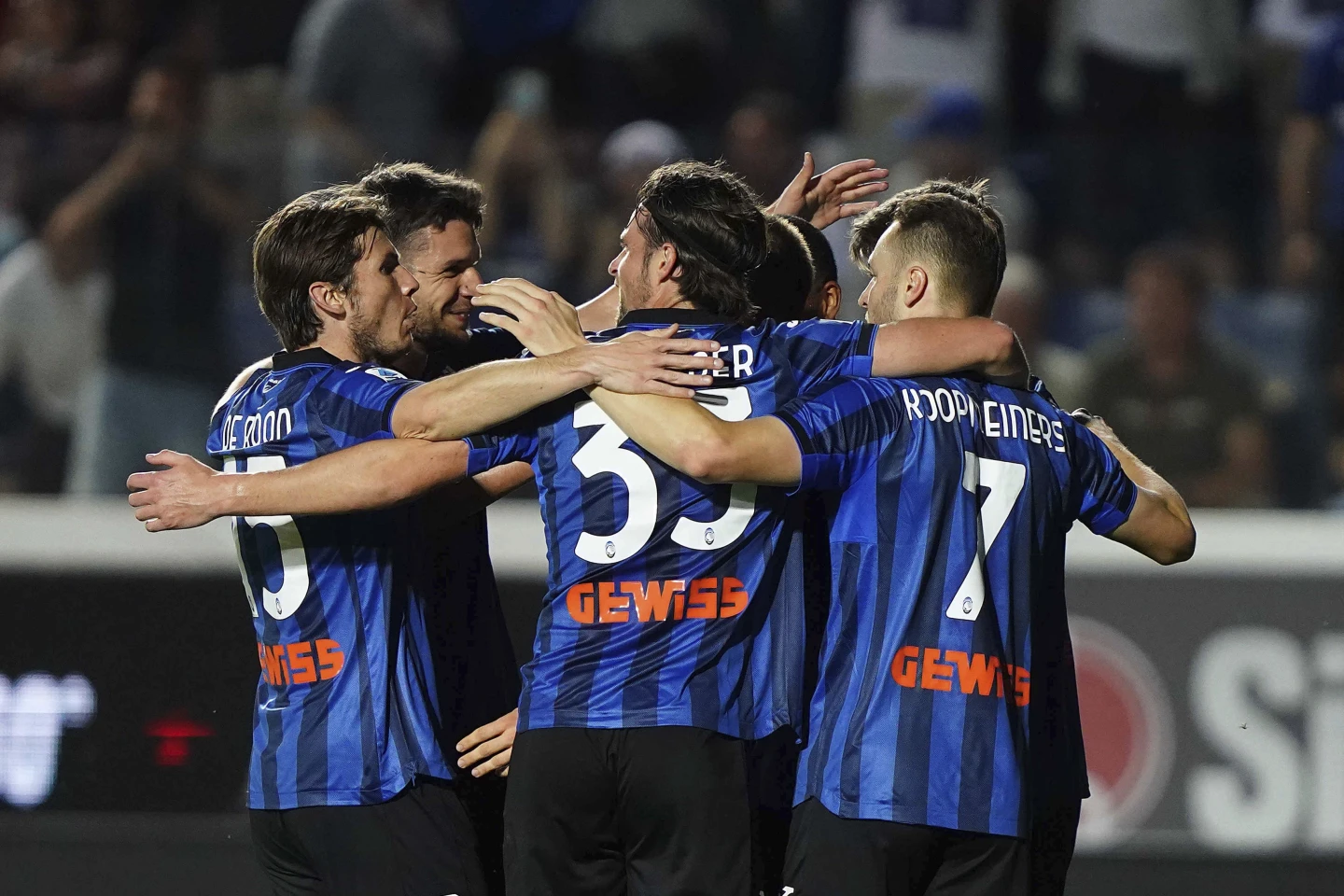Atalanta Defeats Roma 2-1 as De Ketelaere Scores Twice, Boosts Champions League Hopes