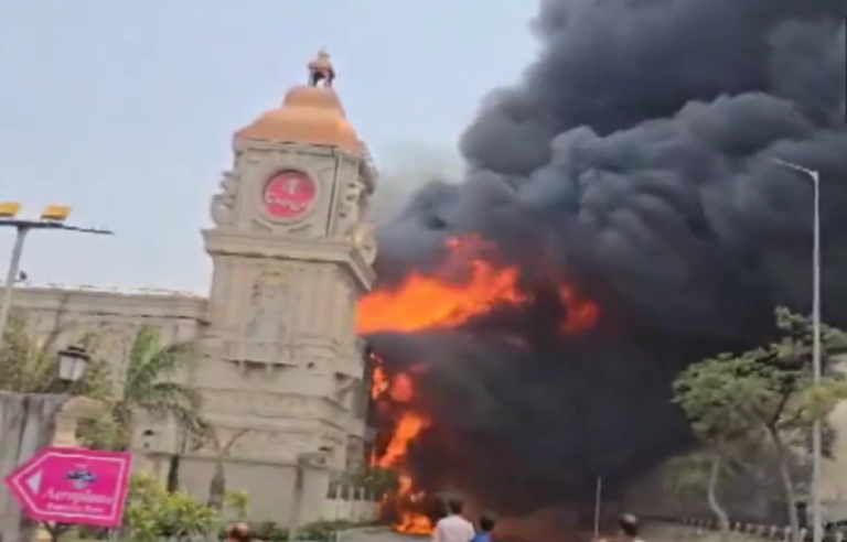 Read more about the article Fire Erupts at Carnival Resort in Delhi’s Alipur