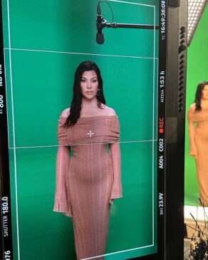 Read more about the article Kourtney Kardashian Opens Up About Post-Birth Struggles