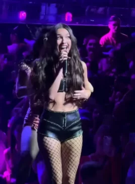 Read more about the article Olivia Rodrigo Handles Wardrobe Malfunction Gracefully During London Concert