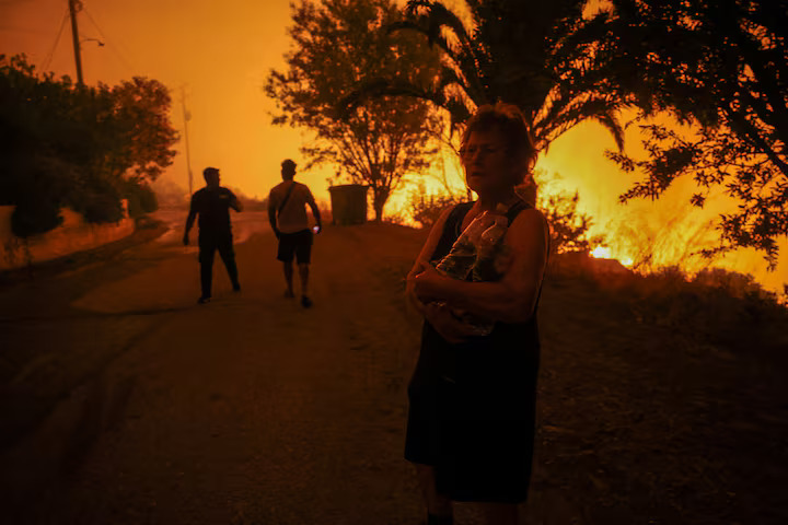 Read more about the article Greek Islands Battle Wildfires Amid Gale Force Winds and High Fire Risk