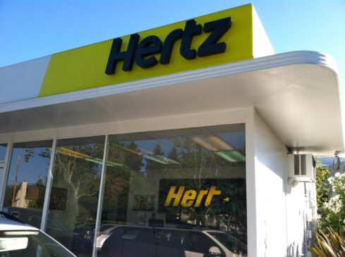 Read more about the article Hertz to Raise $750 Million Amid Struggles with EV Investments