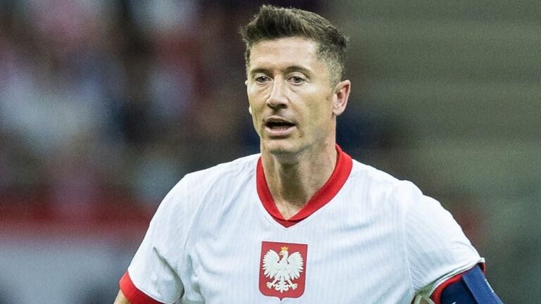 Read more about the article Poland’s Lewandowski Misses Crucial Moment as Team Faces Early Exit from Tournament