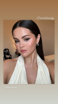Read more about the article Selena Gomez Stuns in Latest Instagram Selfie with Rare Beauty Glam