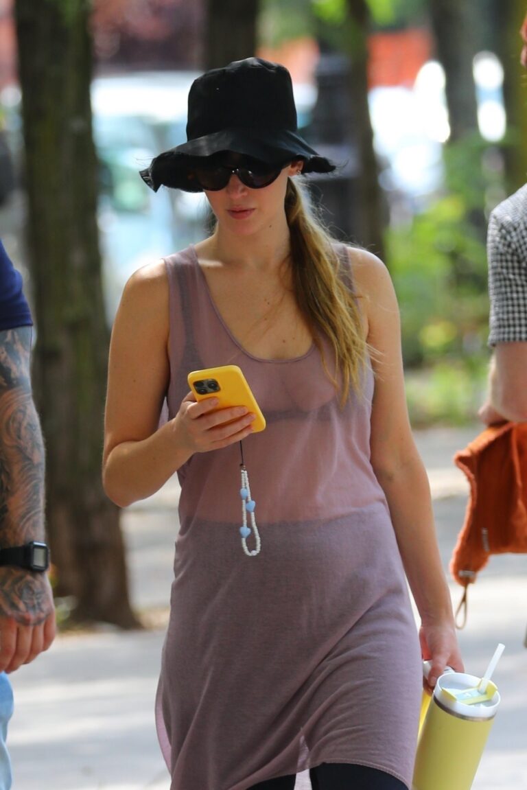 Jennifer Lawrence Flaunts her black bra in a sheer top