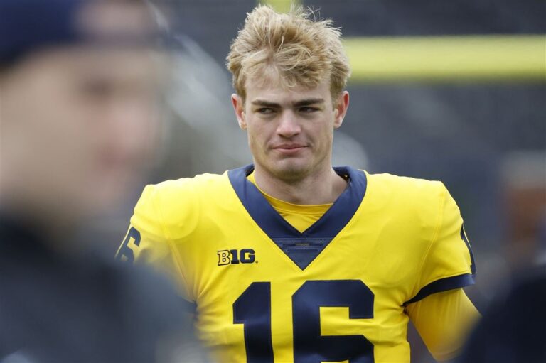 Michigan's Davis Warren Competing for Top QB Spot Ahead of Season Opener