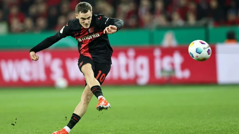 Florian Wirtz's Stoppage-Time Goal Secures Bayer Leverkusen's 3-2 Victory Over Borussia Moenchengladbach
