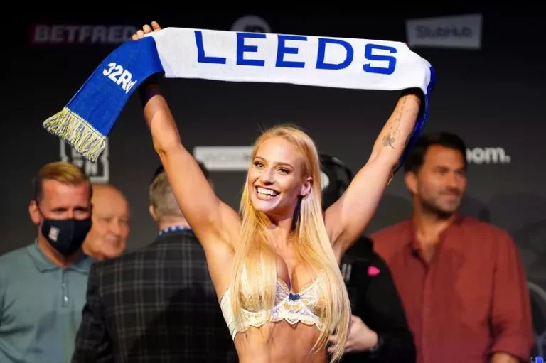 Ebanie Bridges gave fans sexy moment in lingerie